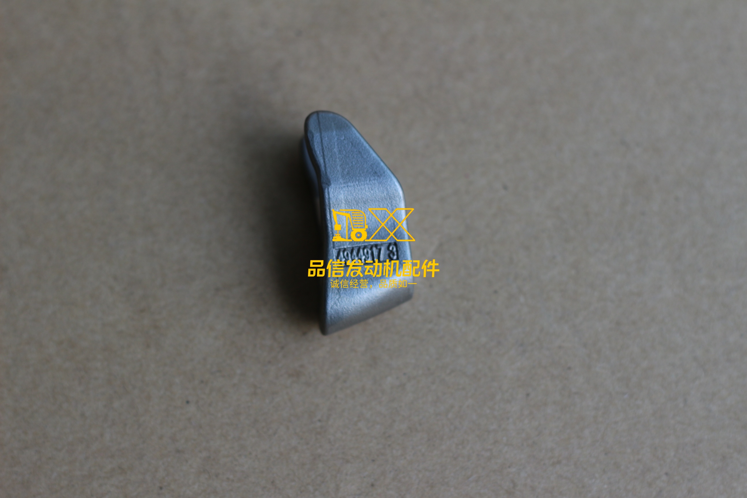 4944917 Construction Machinery Engine Parts Original Cummins Injector Clamp 4944917