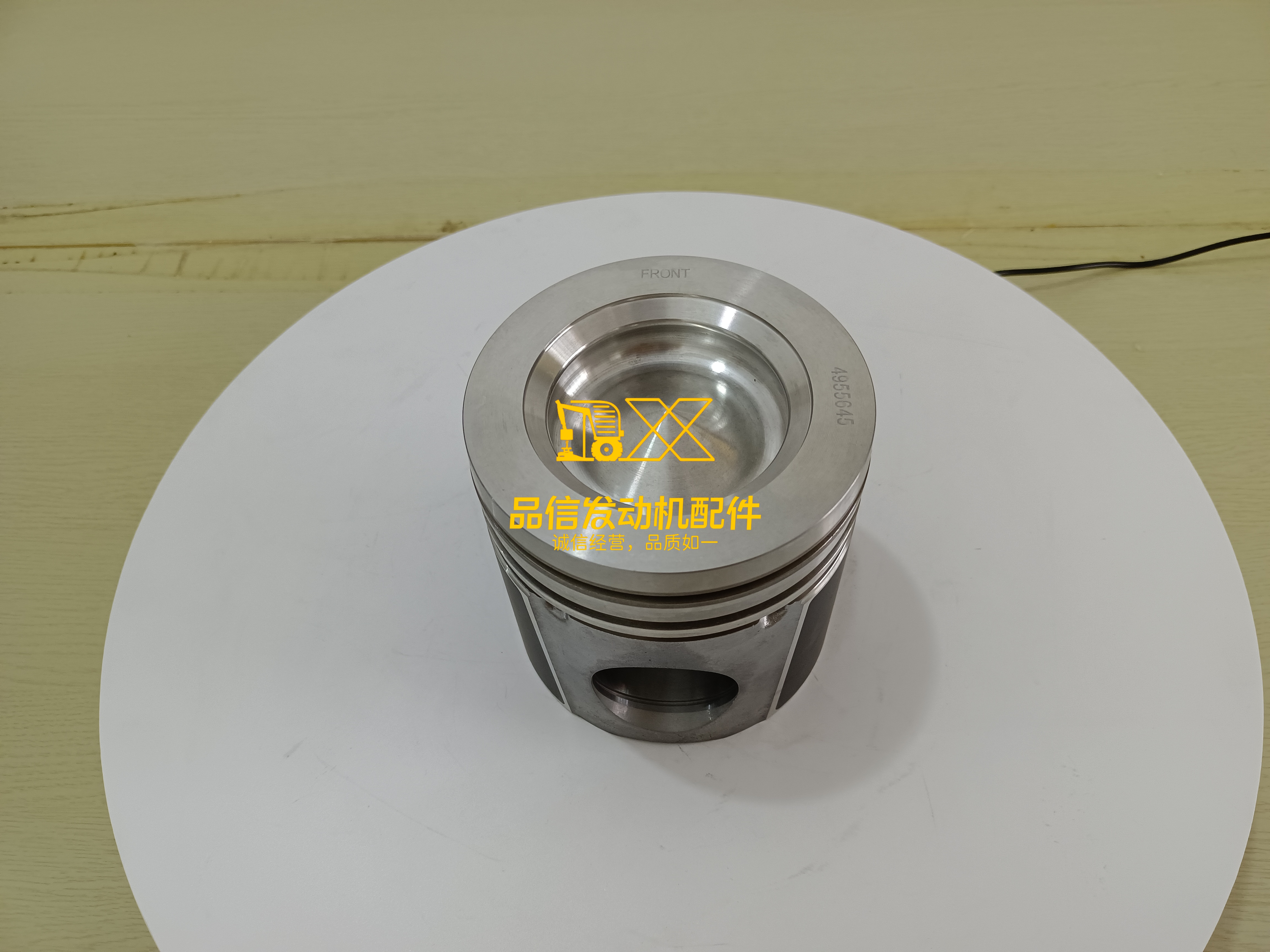 QSC8.3 Cummins Engine Piston 4955645 4089934 4943105 3973688 3968439