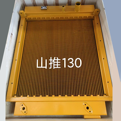 10Y-03B-01000 山推 SD13水箱