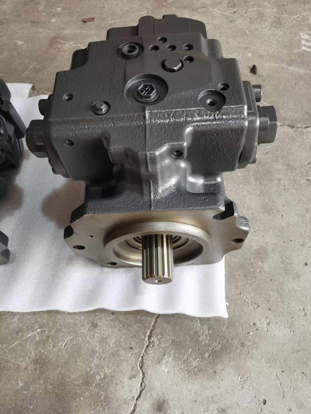 小松装载机WA470-6液压泵