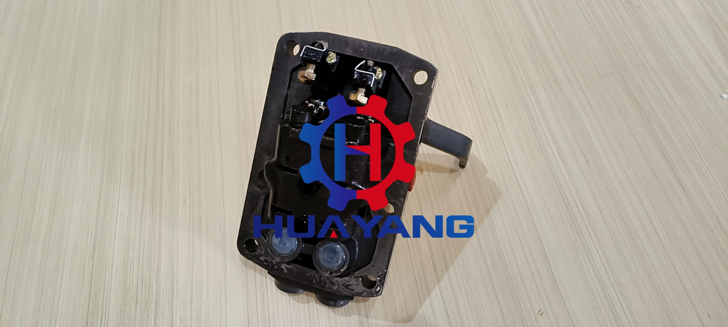 Komatsu D65E-8 steering valve assembly 144-40-00100