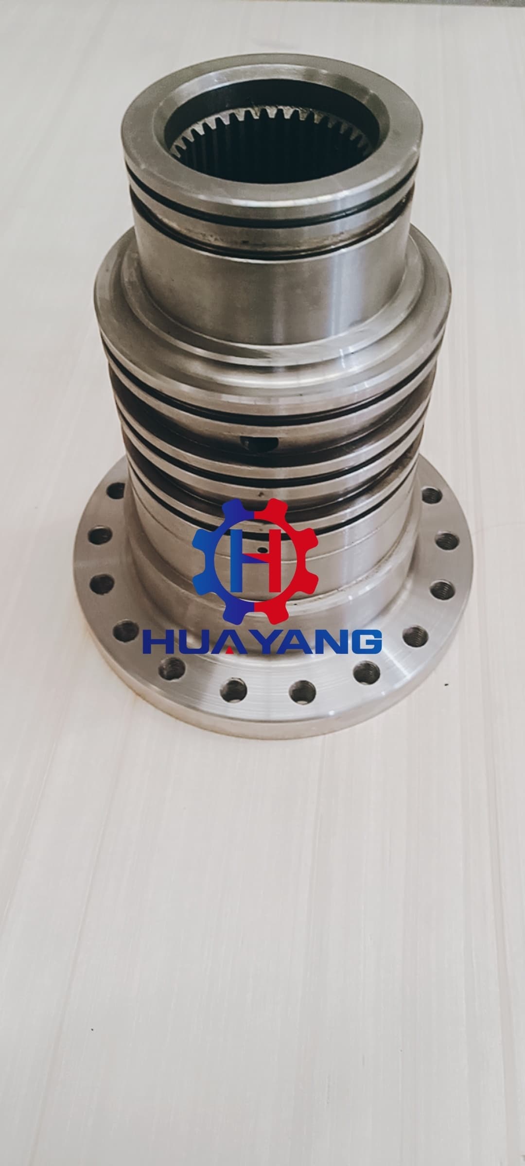 14X-22-14110 HUB D85ESS KOMATSU