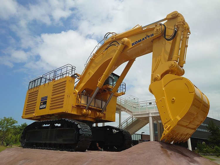 小松工程机械配件：提高设备效率与延长使用寿命