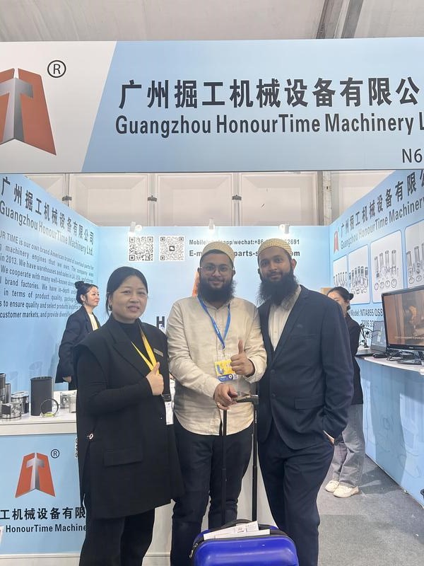 Photos of customers at major exhibitions