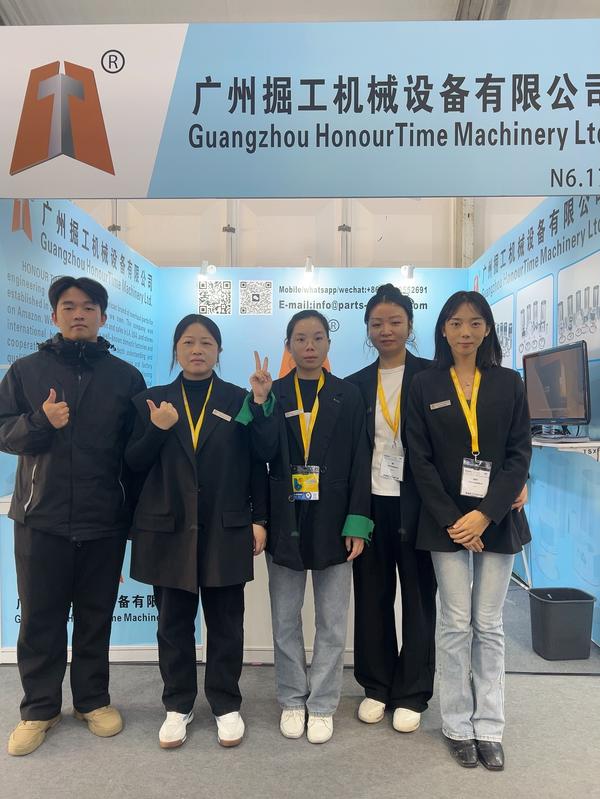 Photos of customers at major exhibitions