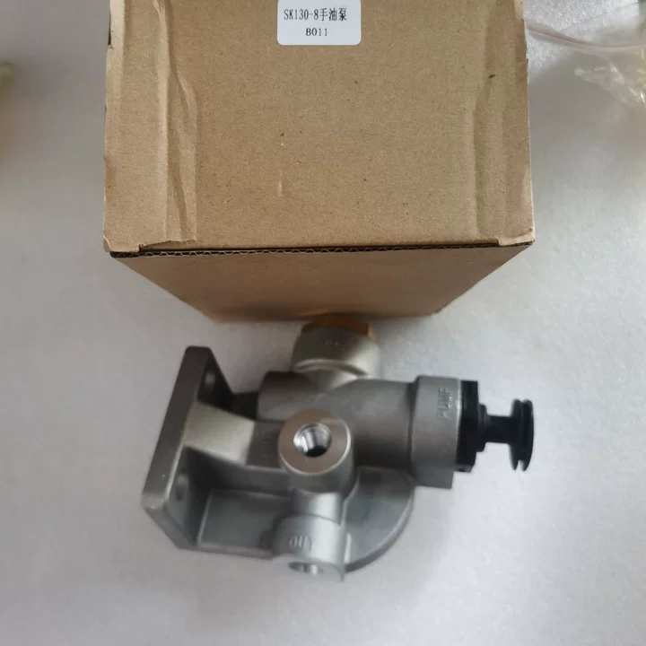 1262081 Engine Hand-operated oil pump for SK130-8 Replacement Supplier