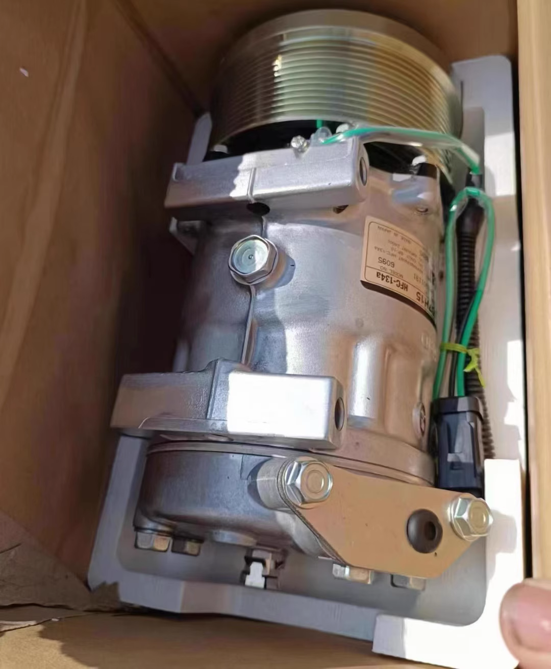 Dubai Heavy Machinery Parts: Genuine Caterpillar AC Compressor 7H15 (372-9295) Excavator HVAC Parts - October 24, 2025