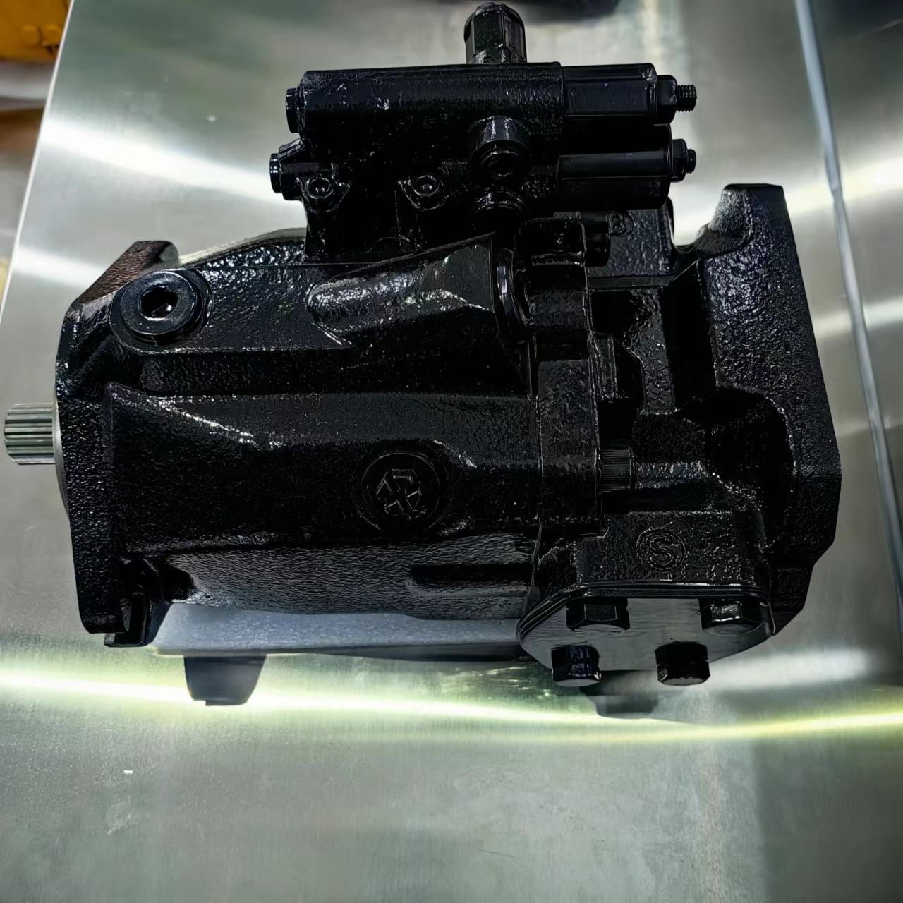 VOE11713293, 11713293 Volvo articulated truck hydraulic pump