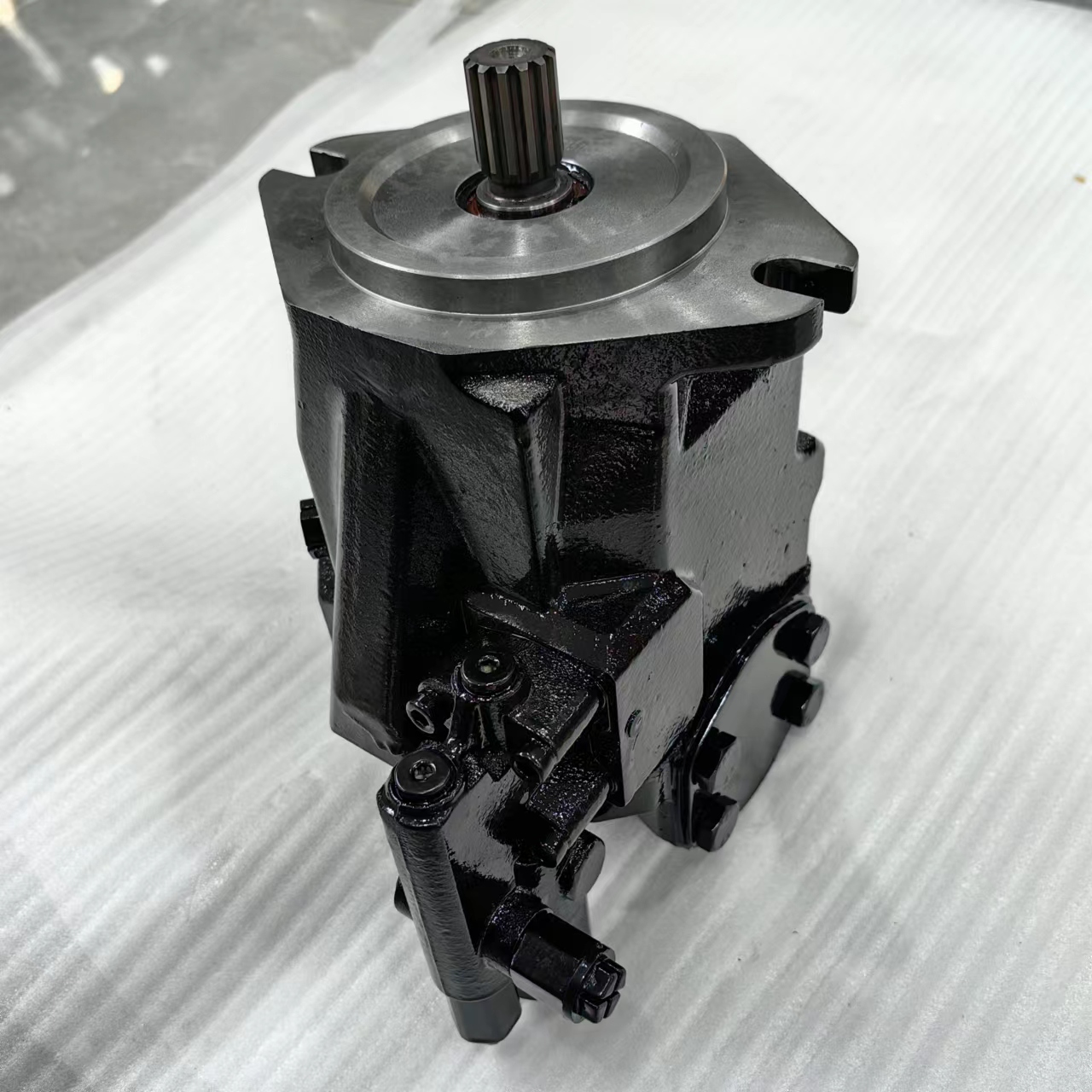 VOE11172358, 11172358 Volvo articulated truck hydraulic pump