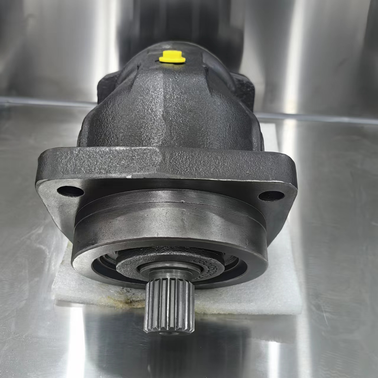 Hitachi 670 Excavator Hydraulic Pump Plunger Fan Motor